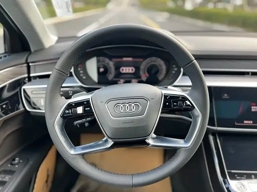 Audi A8 — фото 7