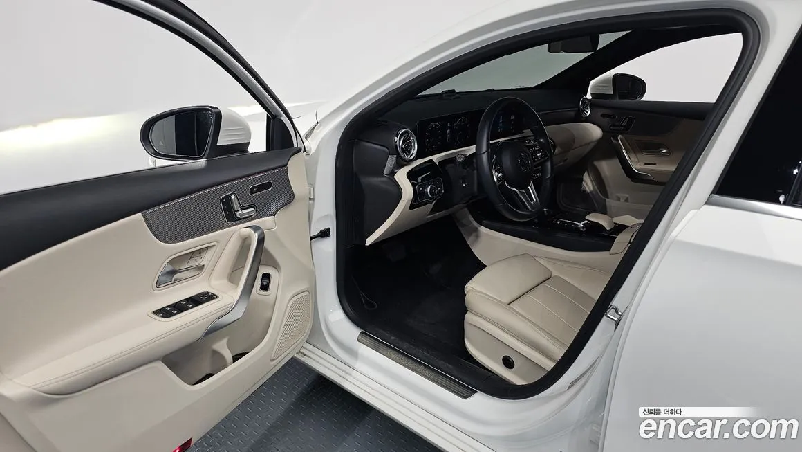 Mercedes-Benz A-Class — фото 10