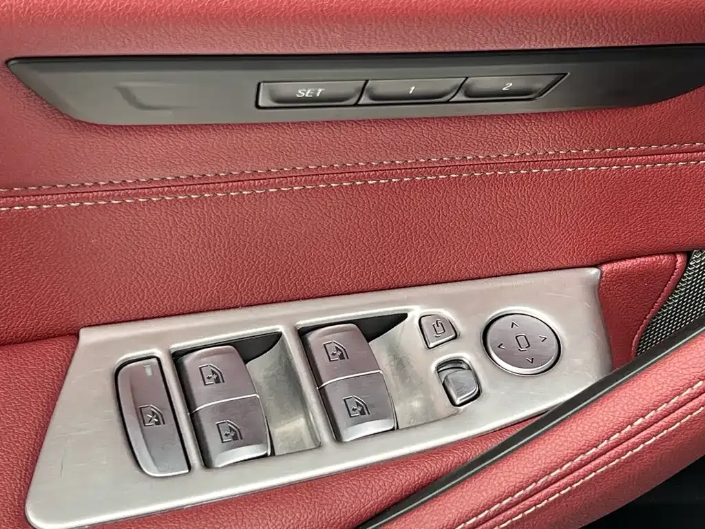 BMW 5 Series 2021 из CN, фото 8