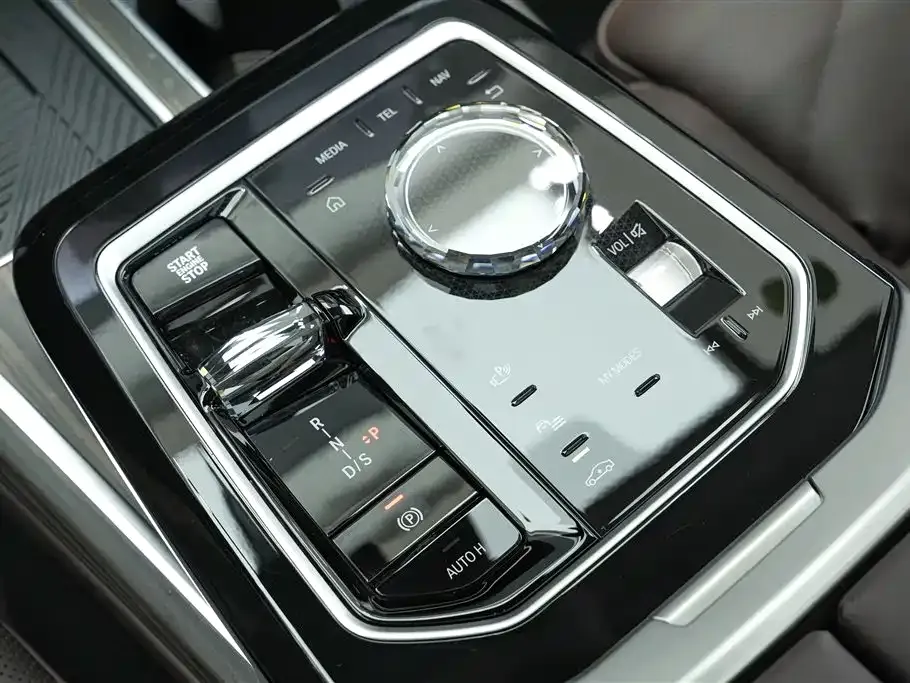 BMW 7 Series 2025 из CN, фото 10