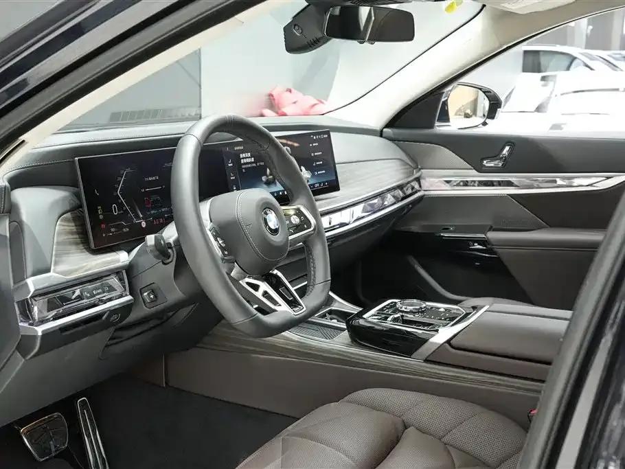 BMW 7 Series 2025 из CN, фото 7