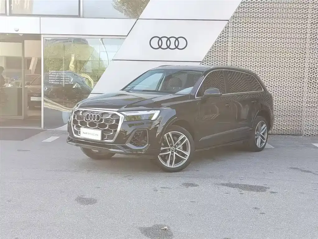 Audi Q7 — фото 1