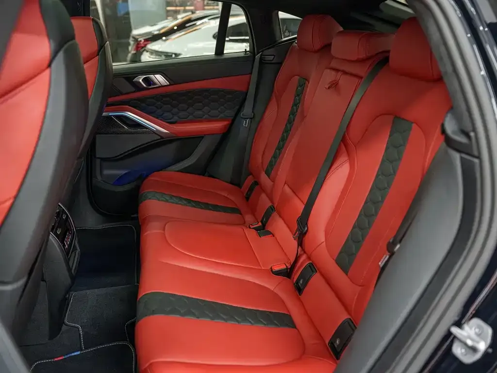 BMW X6 M 2023 из CN, фото 7
