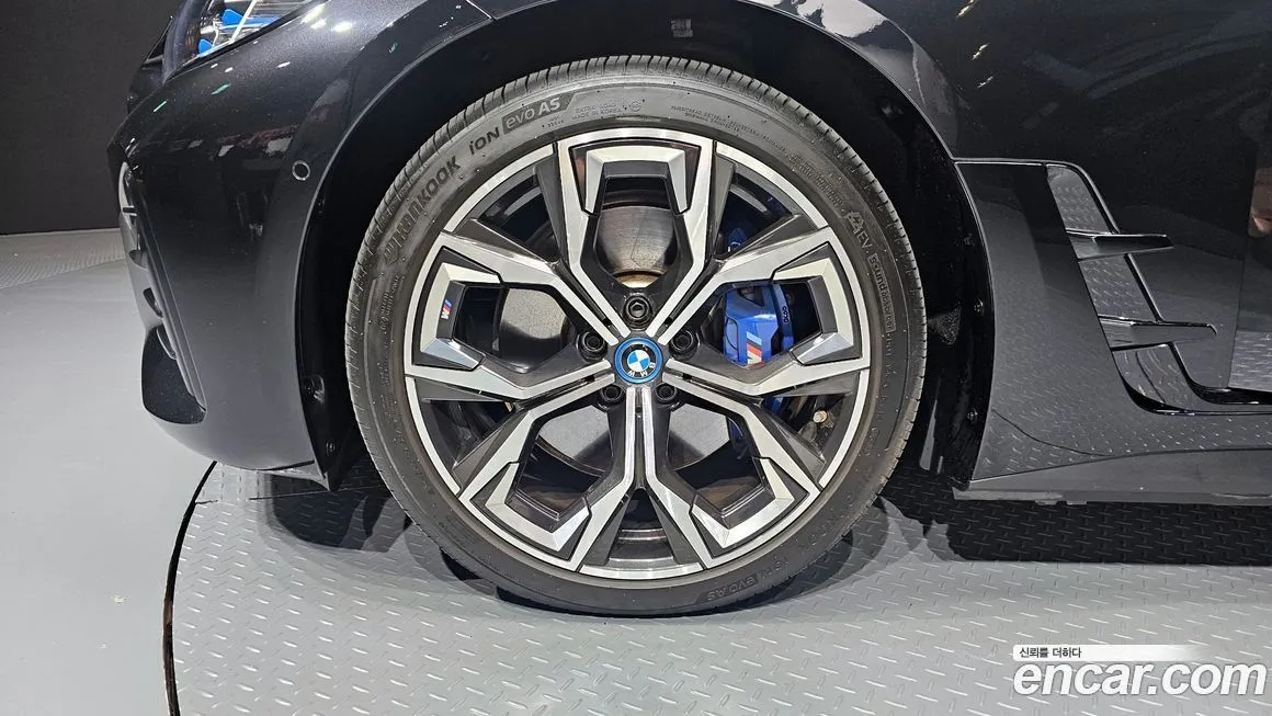 BMW i4 — фото 5