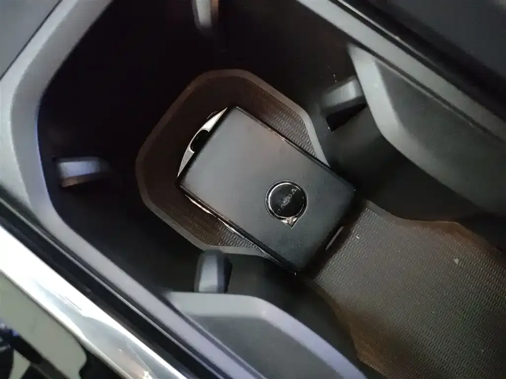 Volvo XC60 — фото 9