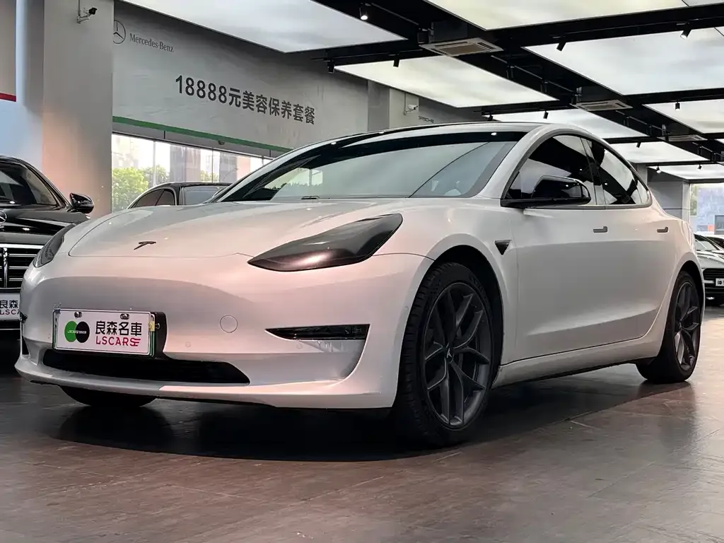 Tesla Model 3 — фото 1