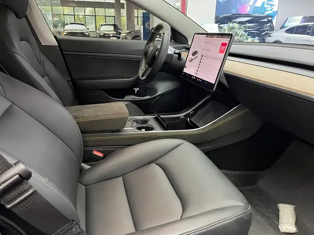 Tesla Model 3 — фото 10