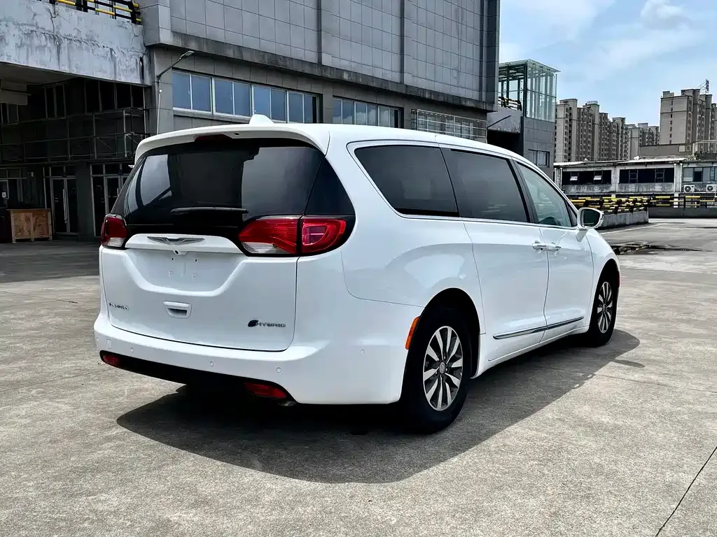 Chrysler Grand Voyager PHEV (Import) — фото 6