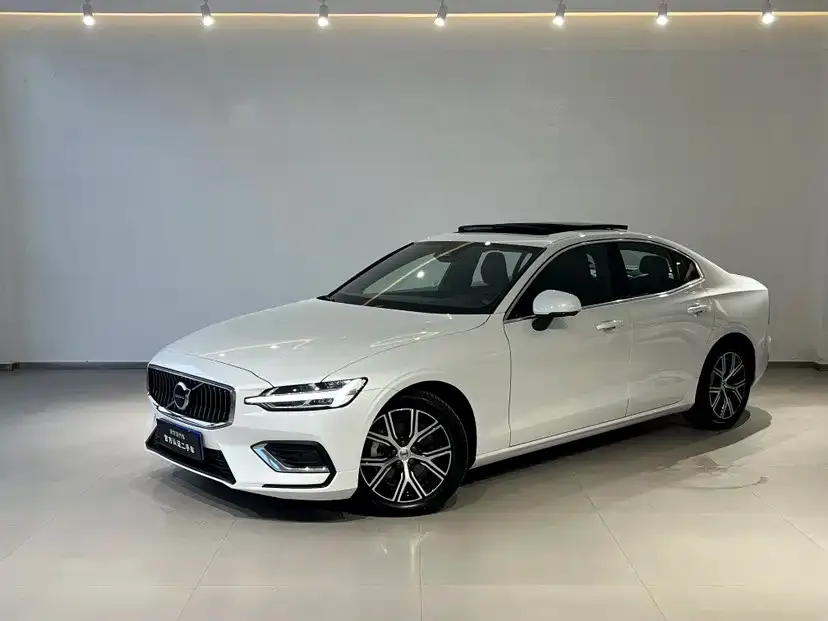 Volvo S60 — фото 1