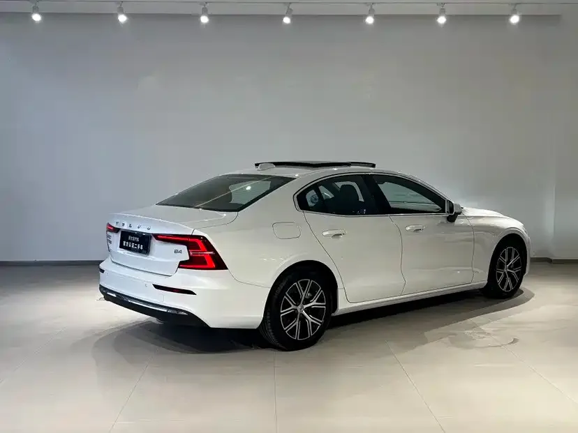 Volvo S60 — фото 4