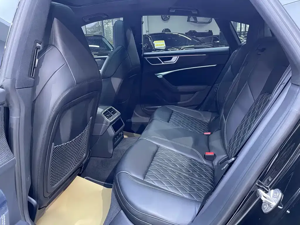 Audi A7 2023 из CN, фото 10