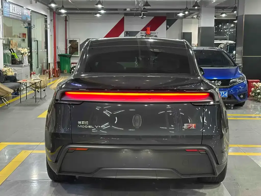 Tesla Model Y 2025 из CN, фото 4