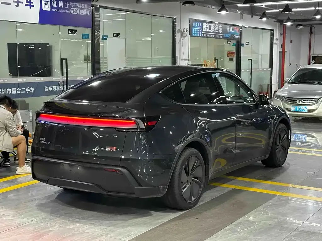 Tesla Model Y 2025 из CN, фото 5