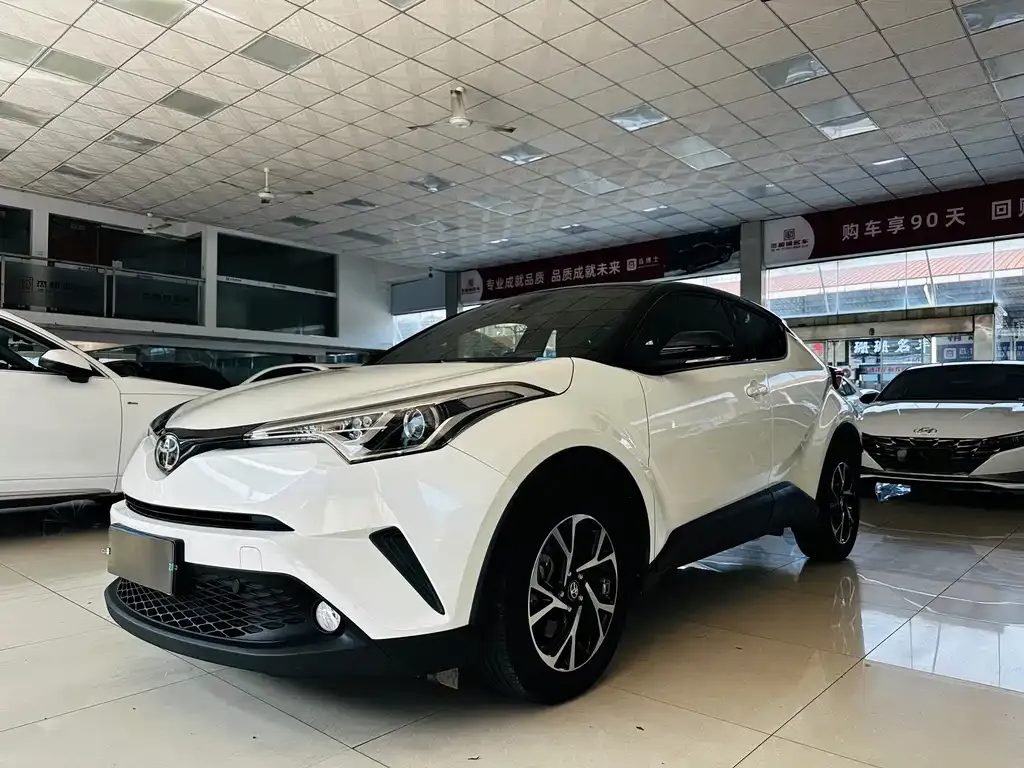 Toyota C-HR — фото 1