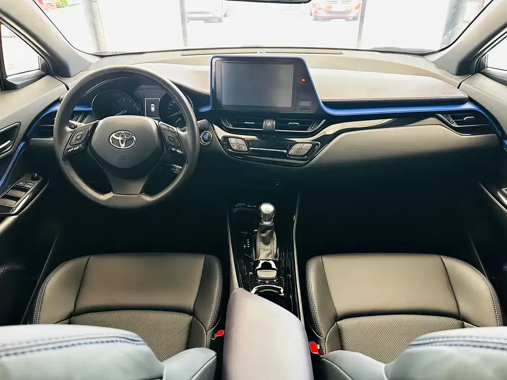 Toyota C-HR — фото 10