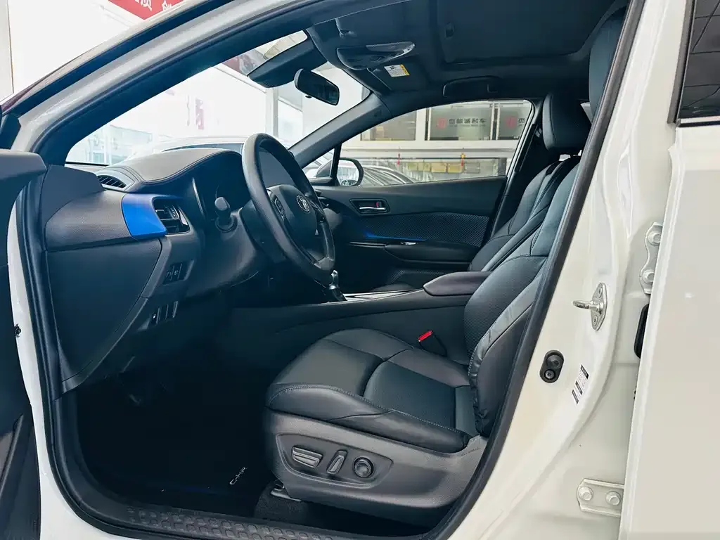 Toyota C-HR — фото 4