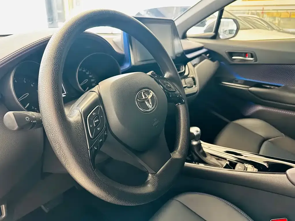 Toyota C-HR — фото 6