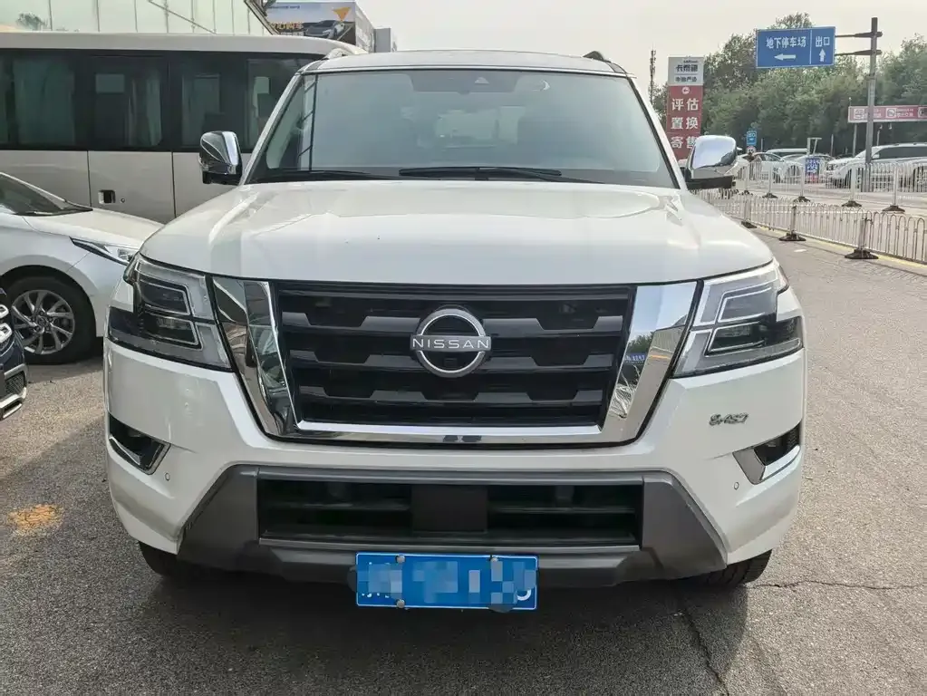 Nissan Patrol 2022 из CN, фото 2