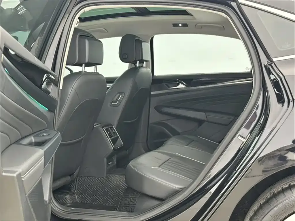 Volkswagen Passat 2022 из CN, фото 9
