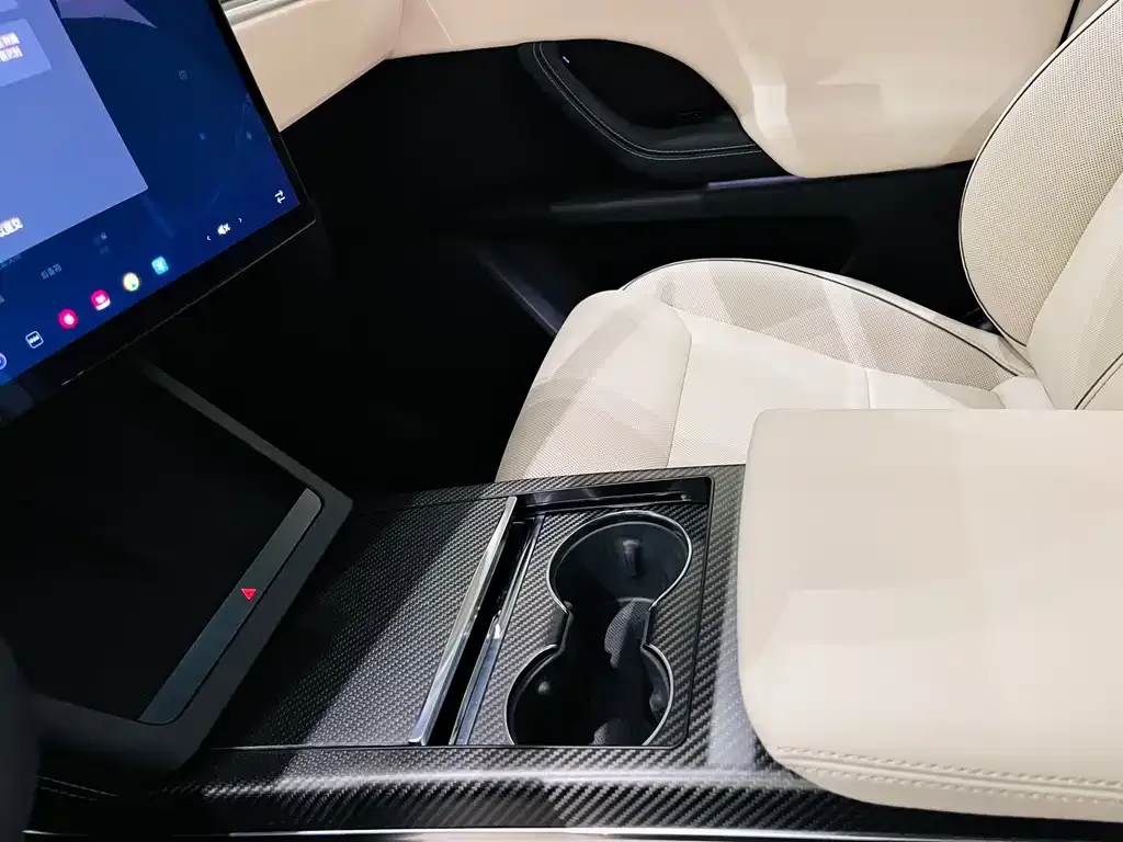 Tesla Model X — фото 9