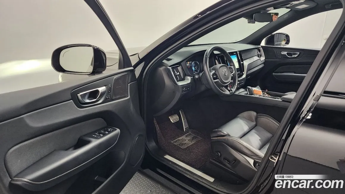 Volvo XC60 — фото 10