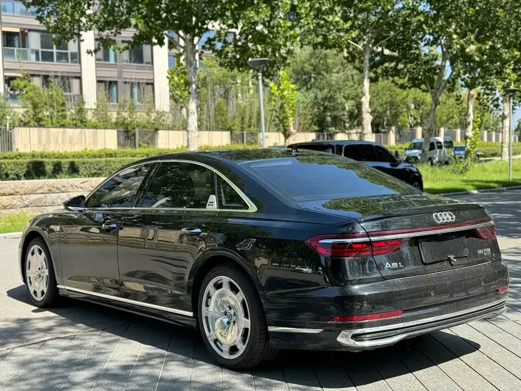 Audi A8 2023 из CN, фото 4