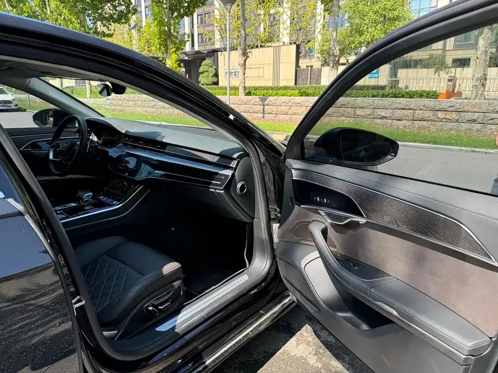 Audi A8 2023 из CN, фото 7