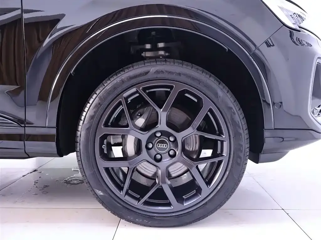 Audi Q7 2024 из CN, фото 6