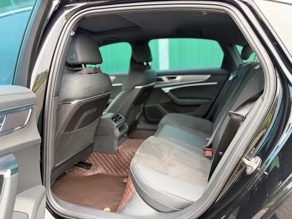 Audi A6L 2023 из CN, фото 7