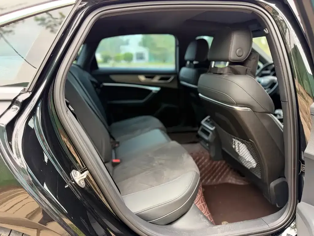 Audi A6L 2023 из CN, фото 8