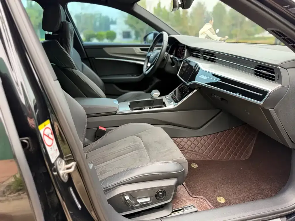 Audi A6L 2023 из CN, фото 9