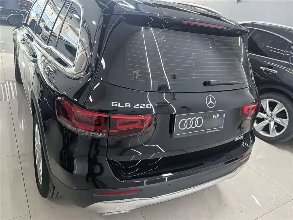 Mercedes-Benz GLB — фото 6
