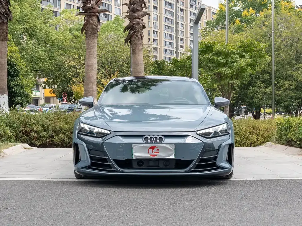 Audi e-tron GT — фото 2