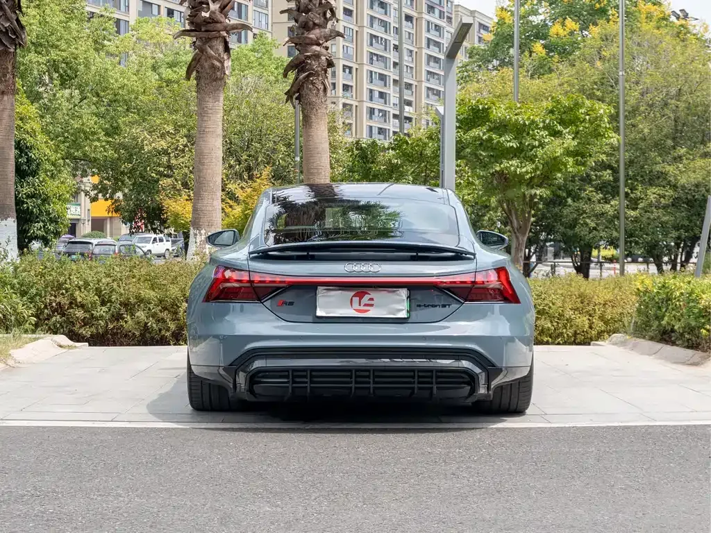 Audi e-tron GT — фото 5