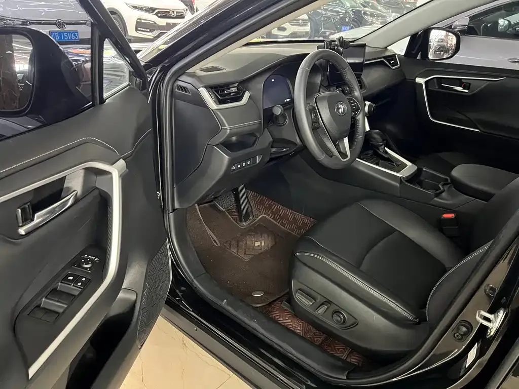 Toyota RAV4 2024 из CN, фото 7