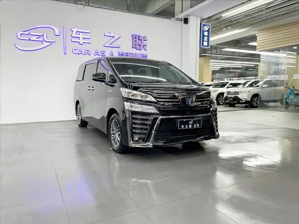 Toyota Vellfire — фото 1