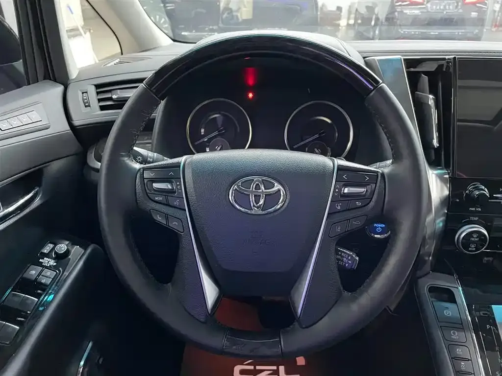 Toyota Vellfire — фото 10