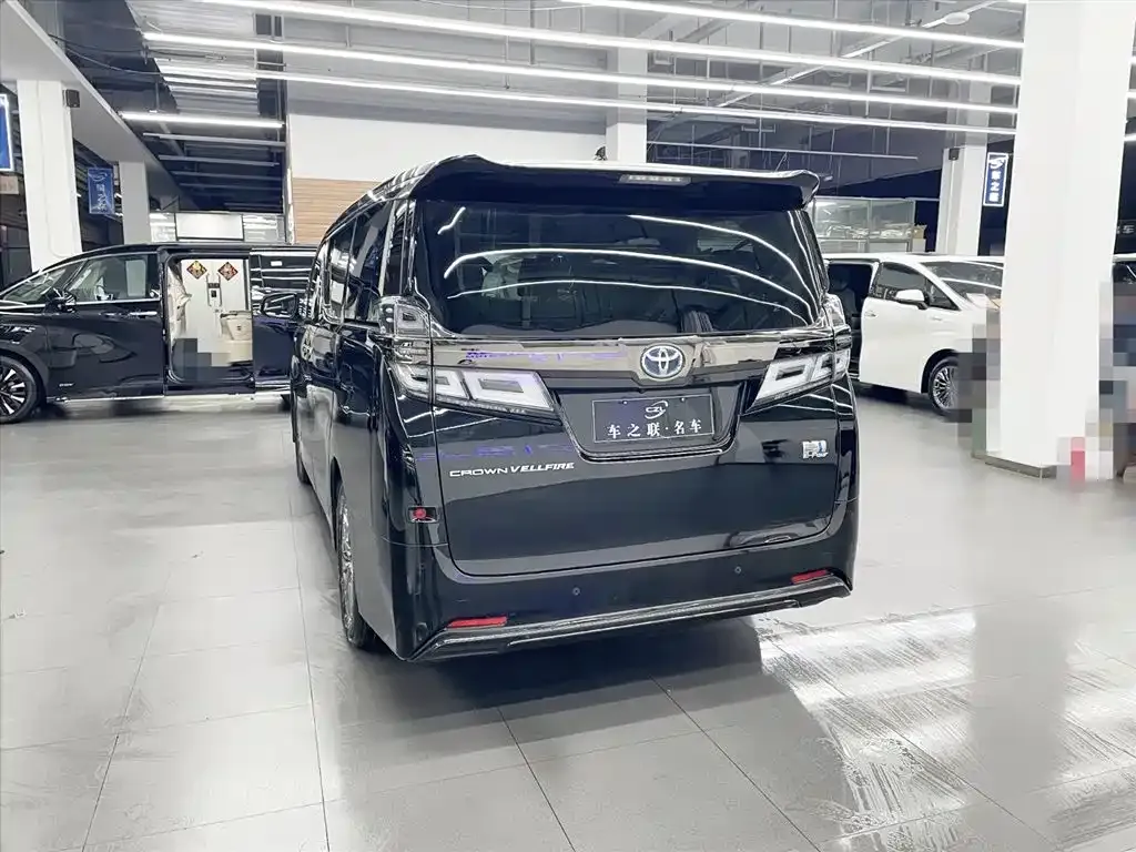 Toyota Vellfire — фото 4