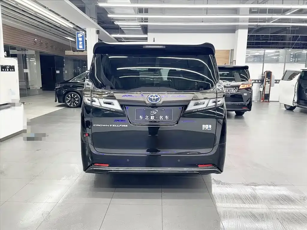 Toyota Vellfire — фото 5