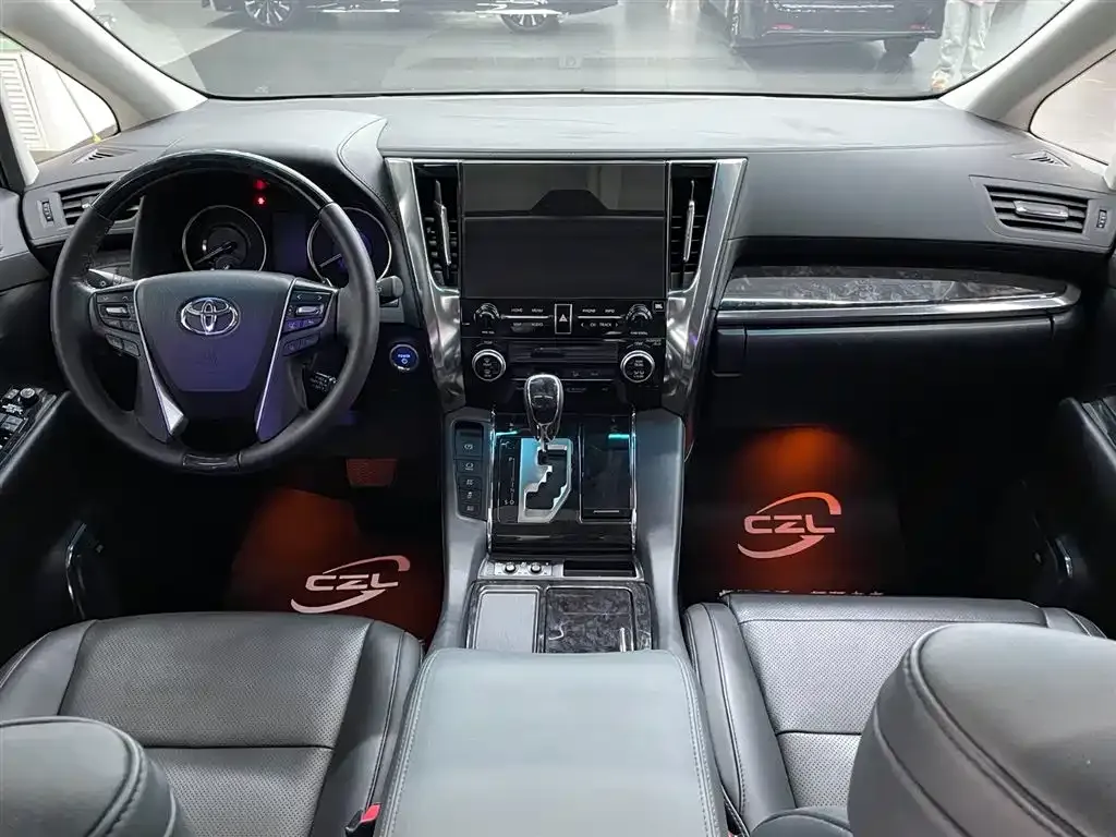 Toyota Vellfire — фото 7