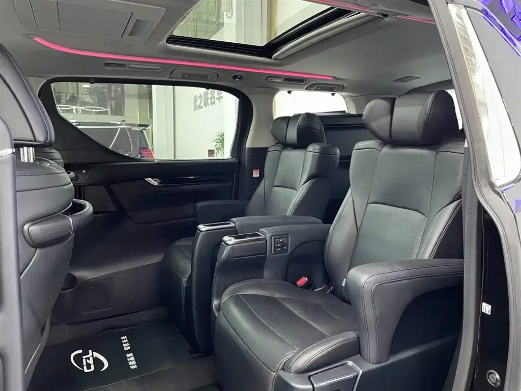 Toyota Vellfire — фото 9