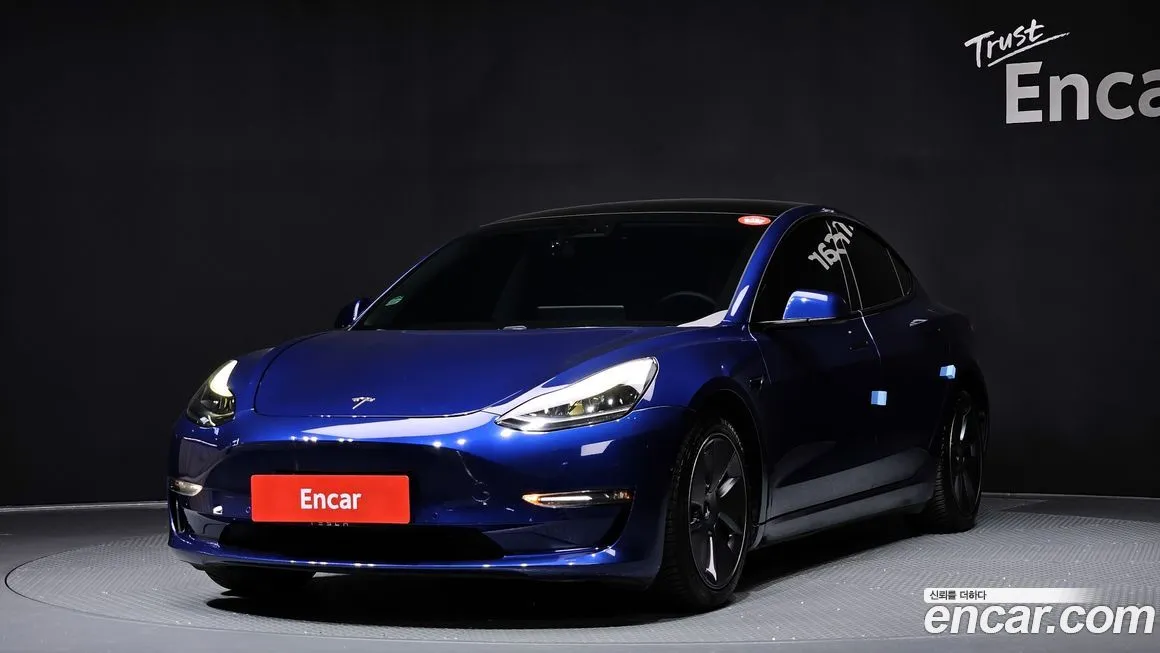 Tesla Model 3 — фото 1