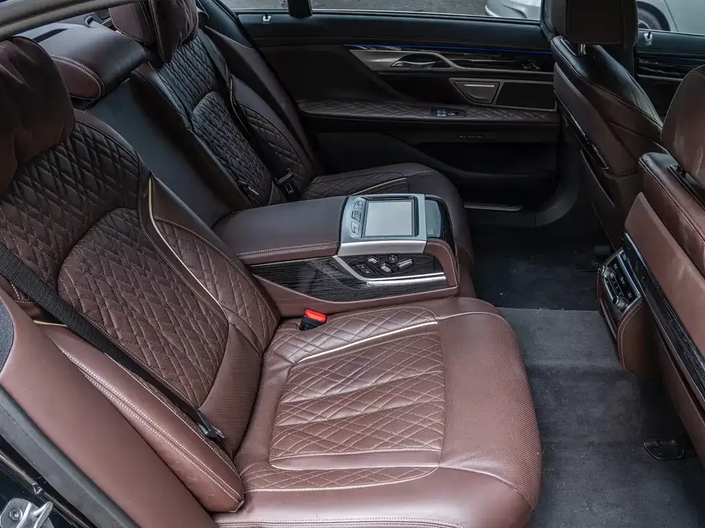 BMW 7 Series 2022 из CN, фото 10