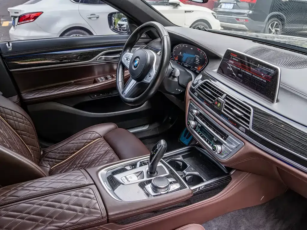 BMW 7 Series 2022 из CN, фото 6