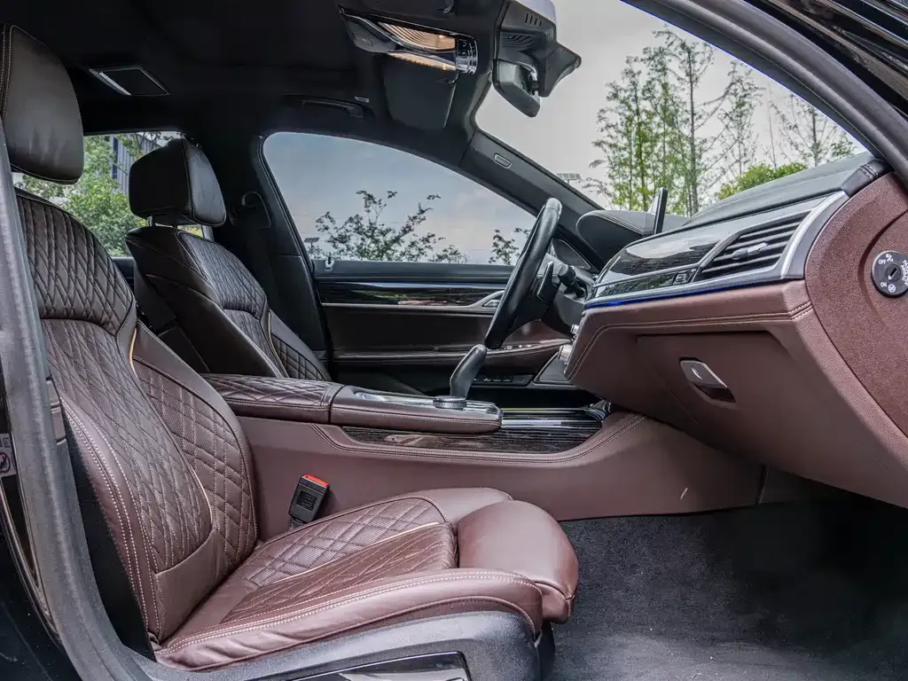 BMW 7 Series 2022 из CN, фото 7