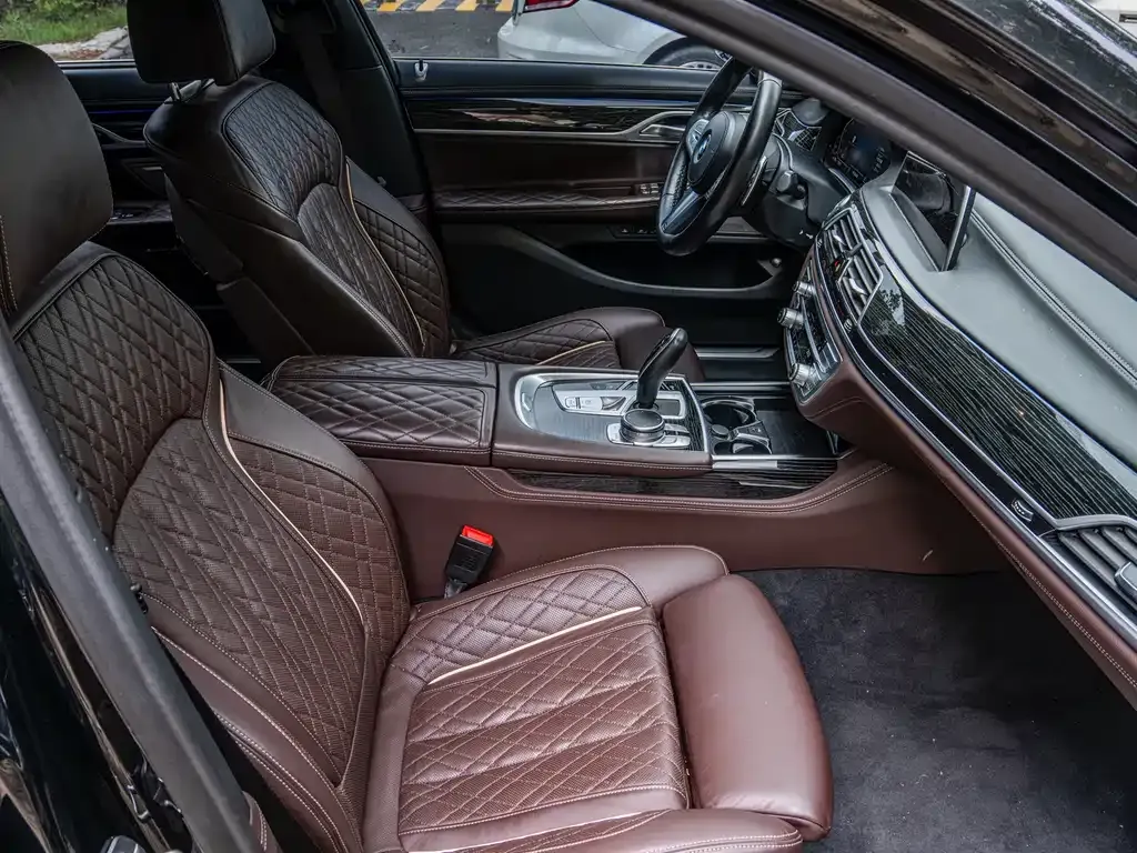 BMW 7 Series 2022 из CN, фото 8