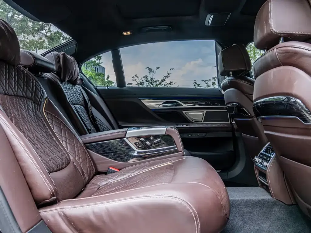 BMW 7 Series 2022 из CN, фото 9