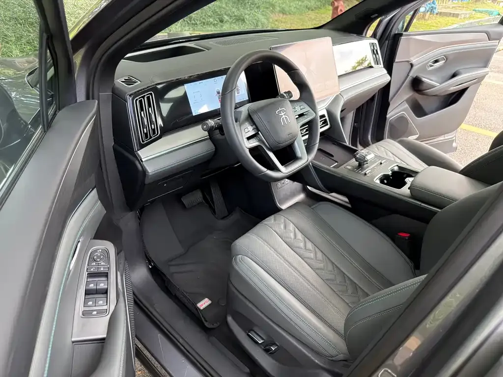 BYD L DM-i — фото 10