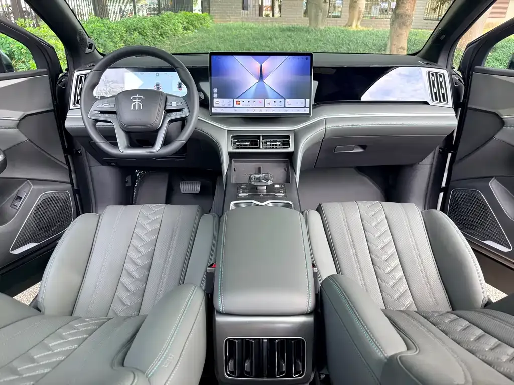 BYD L DM-i — фото 7