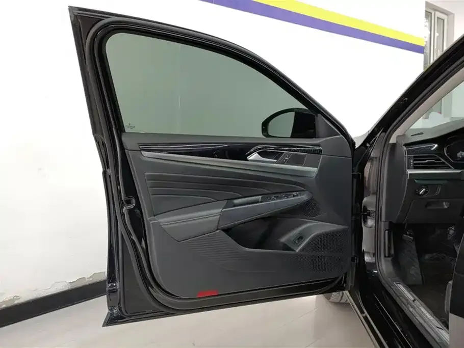 Volkswagen Passat 2023 из CN, фото 7